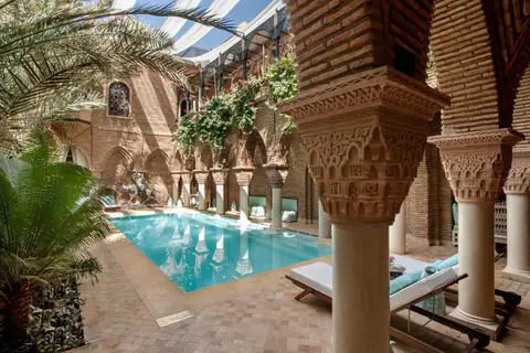 Tour del Marocco di 12 giorni da Tangeri – Piscina di un riad per i giorni di riposo in un tour di 12 giorni da Tangeri