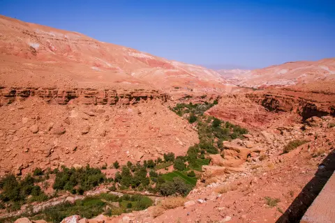 Tour di 5 giorni da Marrakech a Fès – Strada tortuosa nella Valle del Dades tra Marrakech e Fès