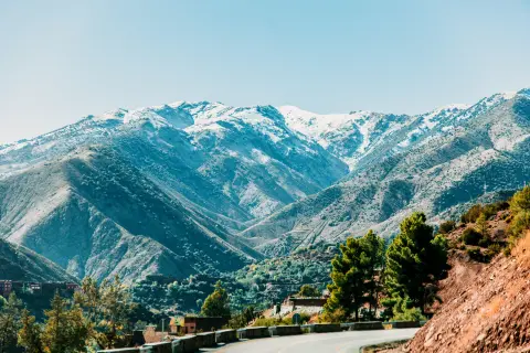 Excursiones en Marruecos – Sendero en las montañas del Alto Atlas cerca de Marrakech