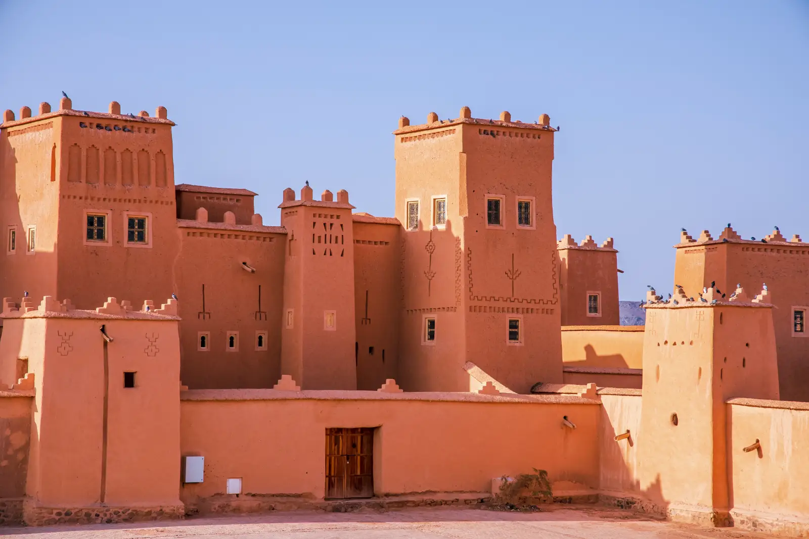 Arquitectura de kasbas en una aventura de cuatro días por el desierto desde Agadir
